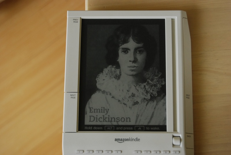 Illustration for article titled Amazon Kindle Real-Life Review (Verdict: Lightweight, Long Lasting and Easy to Grip... In Bed)